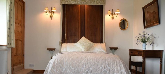 Double or Twin Ensuite with Bath at Manor Farm
