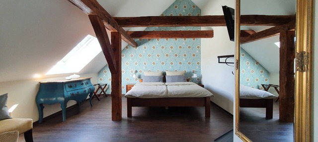 Double room-#4 KingLouis im 1.OG-Superior-Ensuite with Bath-Garden view