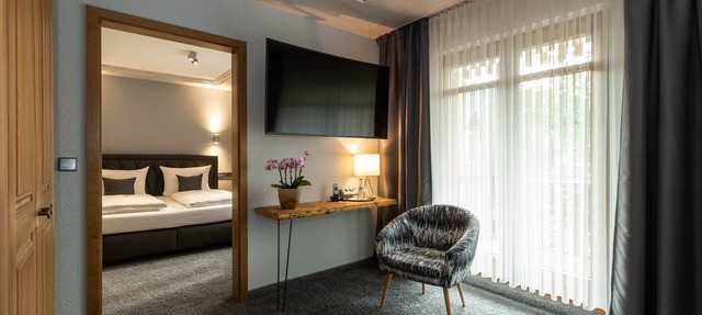 Double room suite with shower and WC