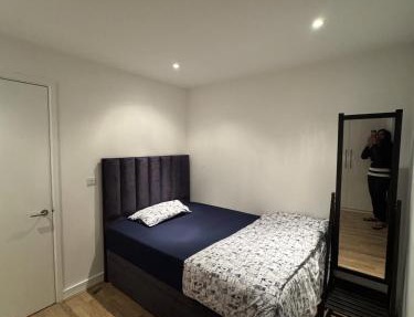 Double Room With Private Bathroom - Canary Wharf