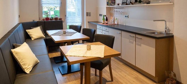 Double room with shower and toilet, extra bed - Ferienweingut Monzel