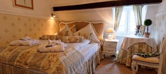 Double room with shower/WC - Burghaus and Villa Kronenburg