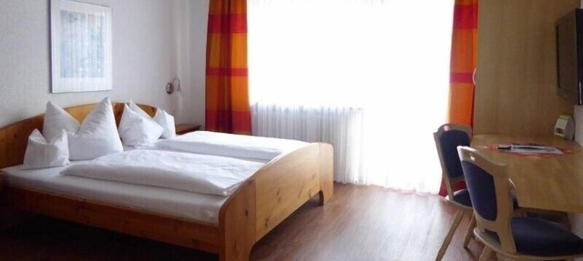 Double room with shower/toilet