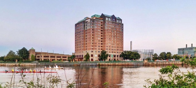 DoubleTree Suites by Hilton Hotel Boston - Cambridge