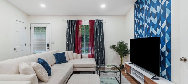 Downtown 3BD - Grill/BBQ - Game Room - Fenced Yard