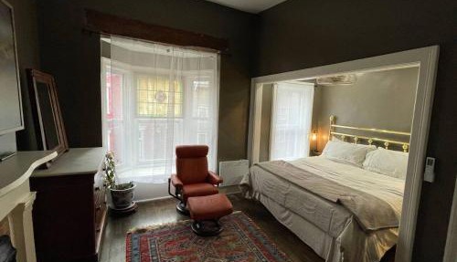 Downtown 3BR duplex full kitchen parking off i-787
