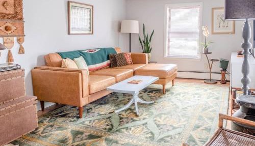 Downtown Lakefront Hideaway