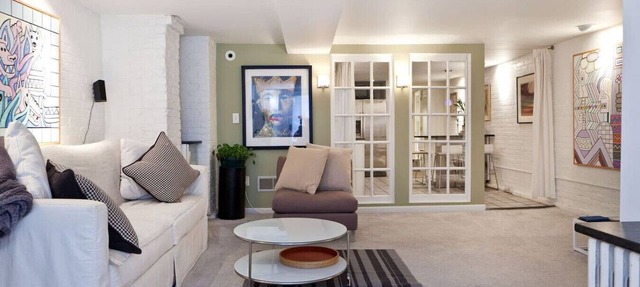 Downtown Large Apt w/parking Convention Center