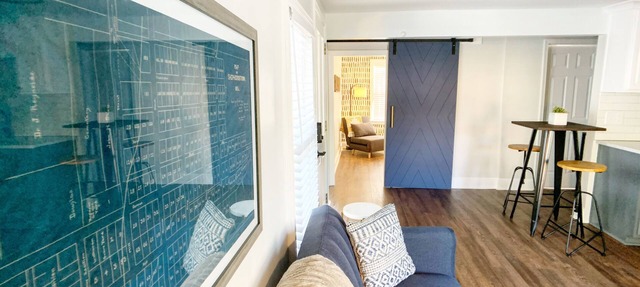 Downtown Modern 2BR step from dining and shopping