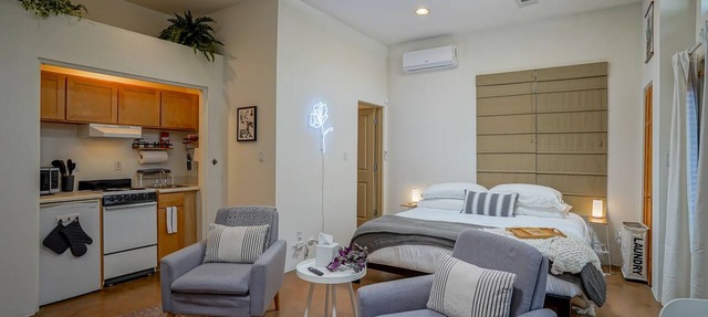Downtown Modern Studio, centrally located