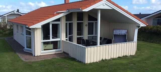 Dream vacation home directly on the North Sea coast only 150m from the beach with sauna, wood-burning stove