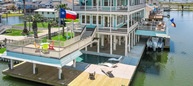 Dreams Float! - Expansive Decks, Pool, Elev, 2 Masters - Canal w Epic Views