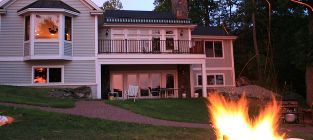Dreamy Nest: Spacious house on Lake George - perfect for both rest & adventure!