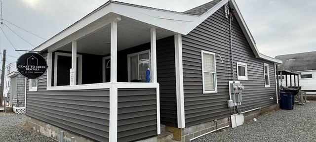 Driftwood Getaway - Perfect Location Near Beach!