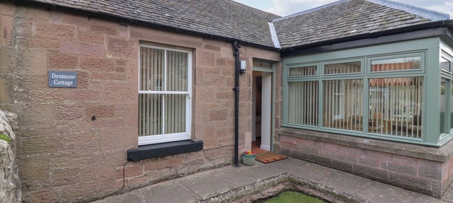 DROMORE COTTAGE, pet friendly, character holiday cottage in Norham