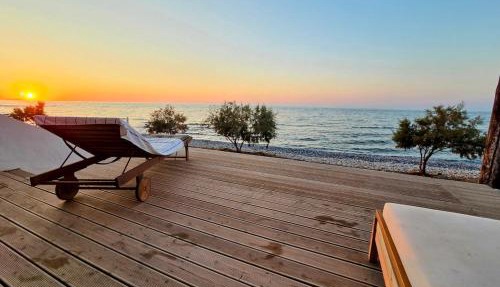 Dror Beachfront House 5 Meters to the Water