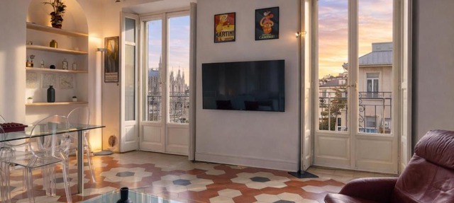 Duomo Charming Maison with Private Terrace - A Unique Milanese Experience