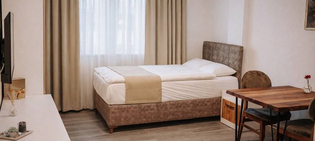 E&B Hotel