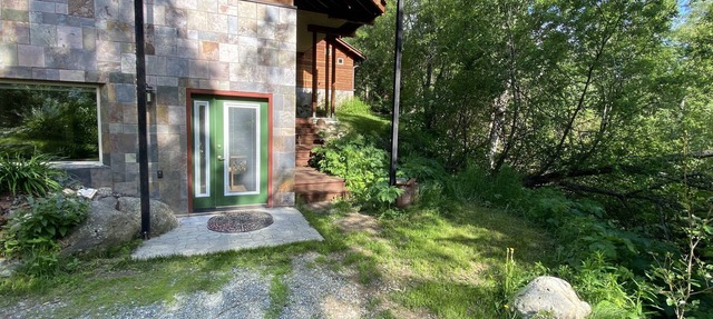 Eagle Peak Guesthouse/Deluxe studio/wilderness stay without the travel hardship