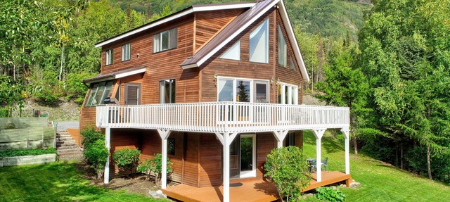 Eagle's Haven - Upper - 4 bedroom, 1.5 Bath