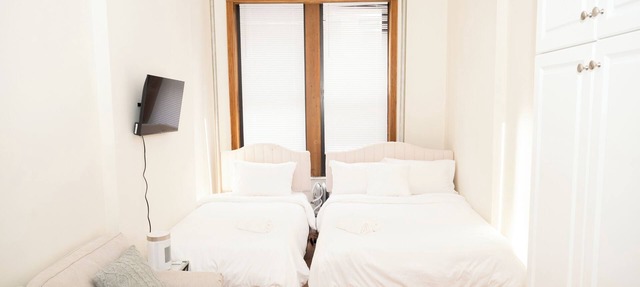 East Village Center Apartment w Full Amenities Great New York Location