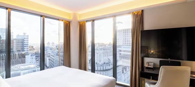 Easy Access to London’s Best from a Relaxed Central Space—St. Botolph Views!