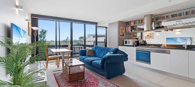 Eclectic 1-Bed Apartment with Pool and Gym
