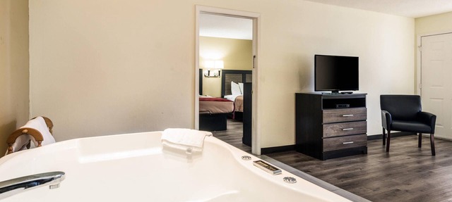 Econo Lodge Glade Springs I-81