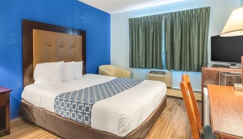 Econo Lodge Inn & Suites Windsor Locks Bradley Airport