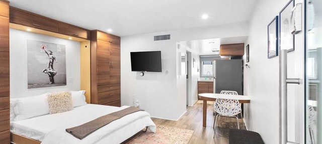 Efficient Living in DTPH - Poolside.