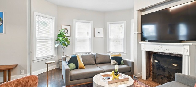 Elegant 7BR 2.5Bath Victorian Gem Sleeps 16+