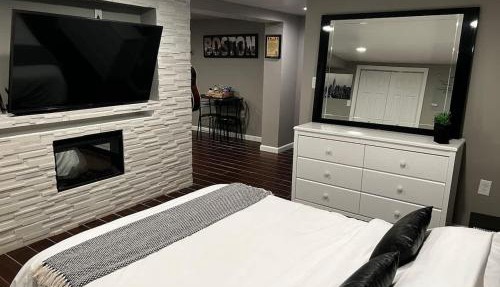 Elegant Modern Studio in Prime Location