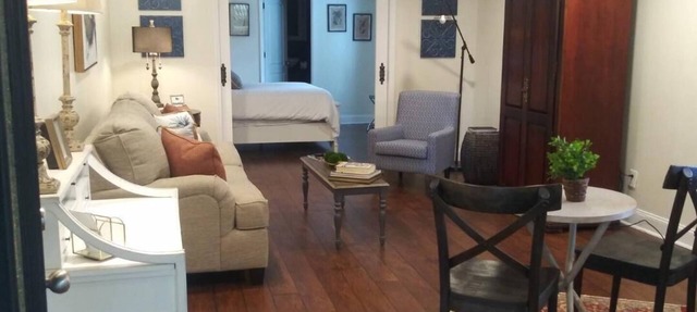 Elegant private suite located downtown historical Chickamauga, Ga