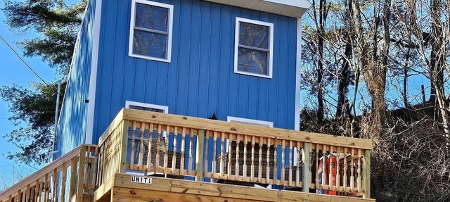 Elevated Cottage Nestled in Nature and near the New River in Draper, Virginia, Perfect for a Weekend Escape