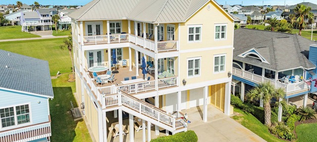 Elevator, Deck-Level Hot Tub, Game Room, Pet Friendly, Easy Walk to Beach