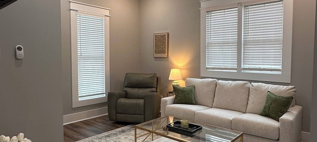 Emerald Hour Loft: 2 mins from UNA