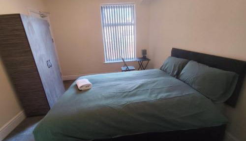 En-Suite Double-Bedroom in the Heart of Salford Manchester CR3 Perfect for Short Stays