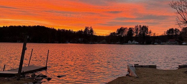 Enjoy Late August/Fall Foliage Newer contemporary home w/dock Lake Winnesquam