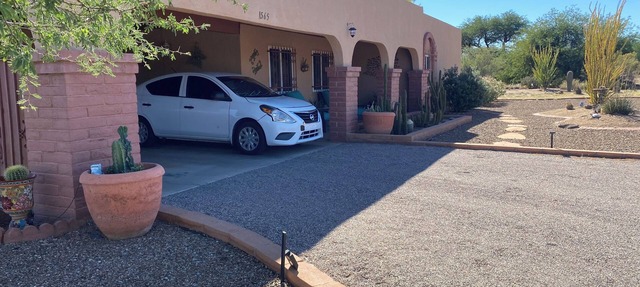 Enjoyable 2-bedroom house with AC in Green Valley, Nice covered patio.