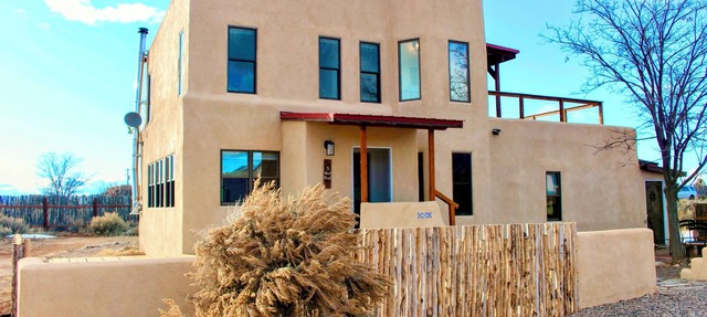 Entire home with privacy and views 10 mins to town 25mins to ski area