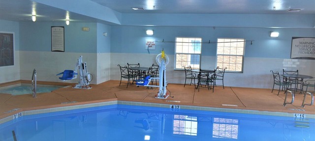 Equipped King Suite | Free Daily Breakfast, Pool