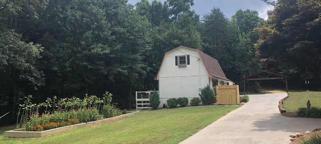 ESCAPE to Lake Hartwell. Large, 2/1 guest cottage on 5.29 acres with dock.