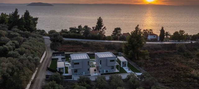 Estellar Villa with pool and sea view,garden with sports activities, living room