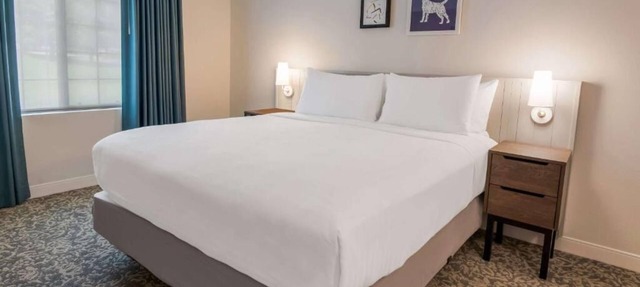 Everything You Need For The Perfect Vacation! Pets are Welcome! Parking, Pool!