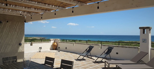 Exclusive apartment in villa facing the sea Baia di Punta Prosciutto