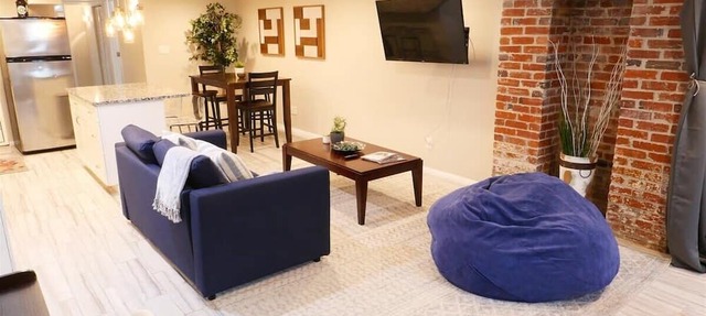Exclusive Apt in Shaw-Outdoor Patio & Great Location