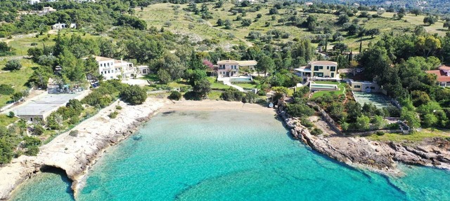 Exclusive Beachfront Villa with Swimming pool