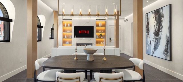 Exclusive Midtown Penthouse - Prime Location with City Views