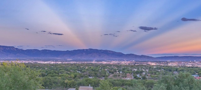 Exclusive views, private pool, desert paradise!