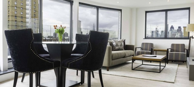 Executive 2-Bed Penthouse with Stunning Views Near Canary Wharf